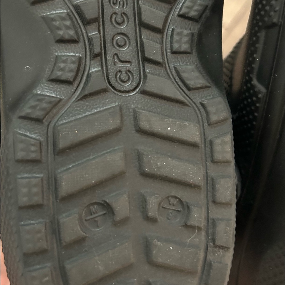 CROCS Black leopard lined with sport mode strap - like new women 9, men 7 - Picture 5 of 6